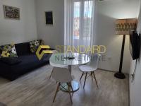 Bačvice, 98 m2, 2. kat, u naravi dva apartmana
