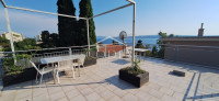 Crikvenica - prodaja kuće sa 2 stana i pogledom na more