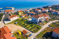 GRAĐEVINSKO ZEMLJIŠTE 998 m2, 50 metara od mora