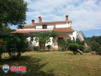 ISTRA, LABIN, PREKRASNA OBITELJSKA KUĆA, UDALJENA 2 KM OD CENTRA GRADA