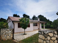Istra, Medulin, kuća za odmor s okućnicom