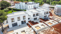 Moderna kuća sa vrtom i jacuzzijem sa pogledom na more, širi centar Po