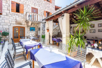 Otok Brač, kamena kuća s restoranom na vrhunskoj lokaciji