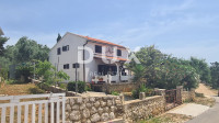OTOK PAG, NOVALJA - apartmanska kuća blizu mora
