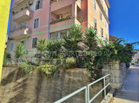 Split,Manuš,4-soban stan 120m2,potrebna renovacija, odlična lokacija!