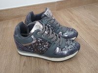 GUESS tenisice sa povišenom petom br. 37