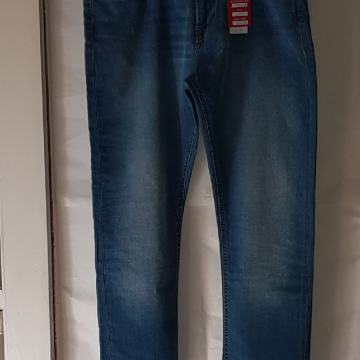 Novo, Guess br.36, sniženo