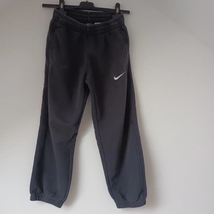 Dječja crna Nike trenirka 8-10 god
